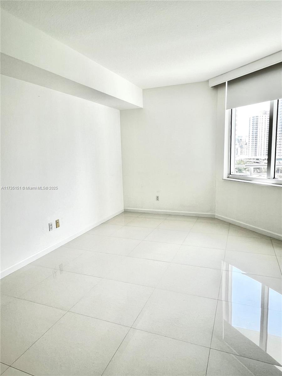 325 S Biscayne Blvd #1121, Miami FL 33131