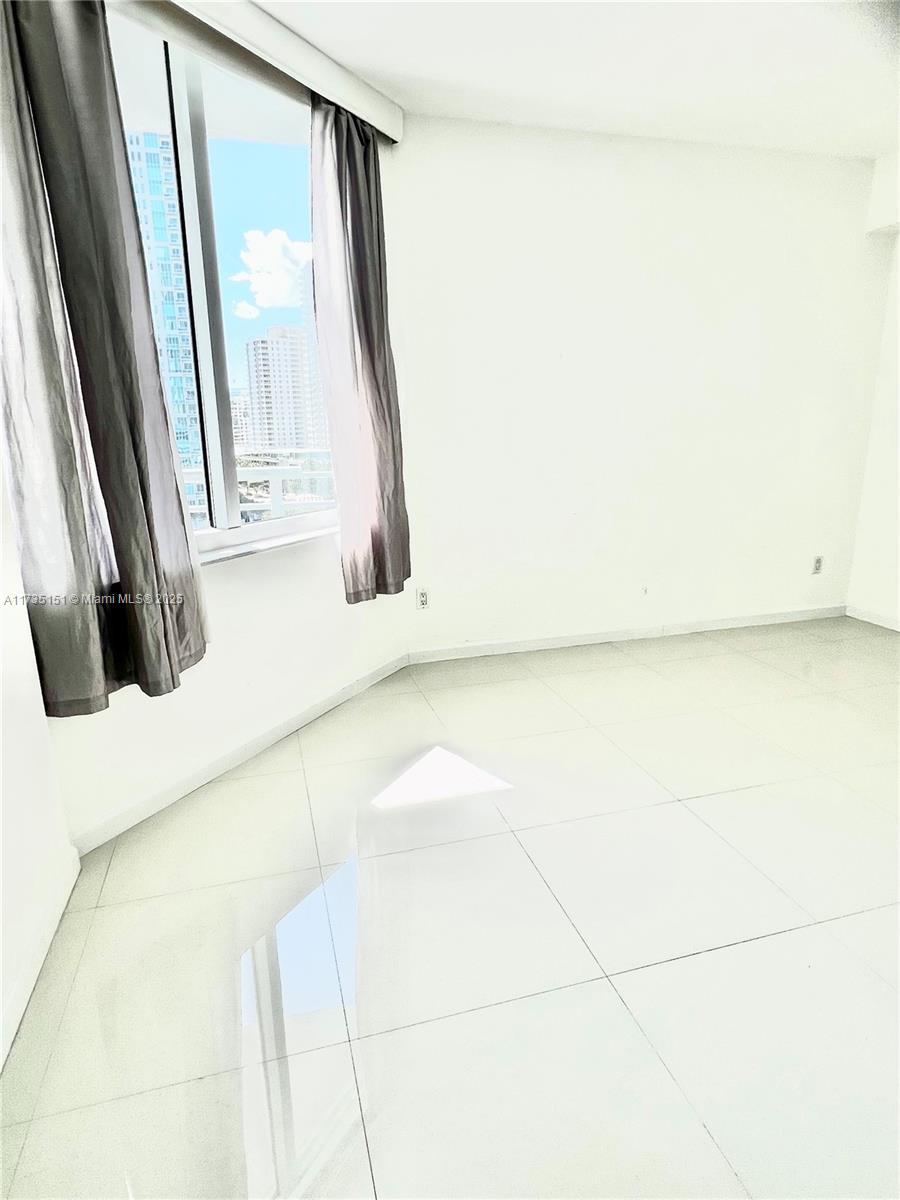 325 S Biscayne Blvd #1121, Miami FL 33131