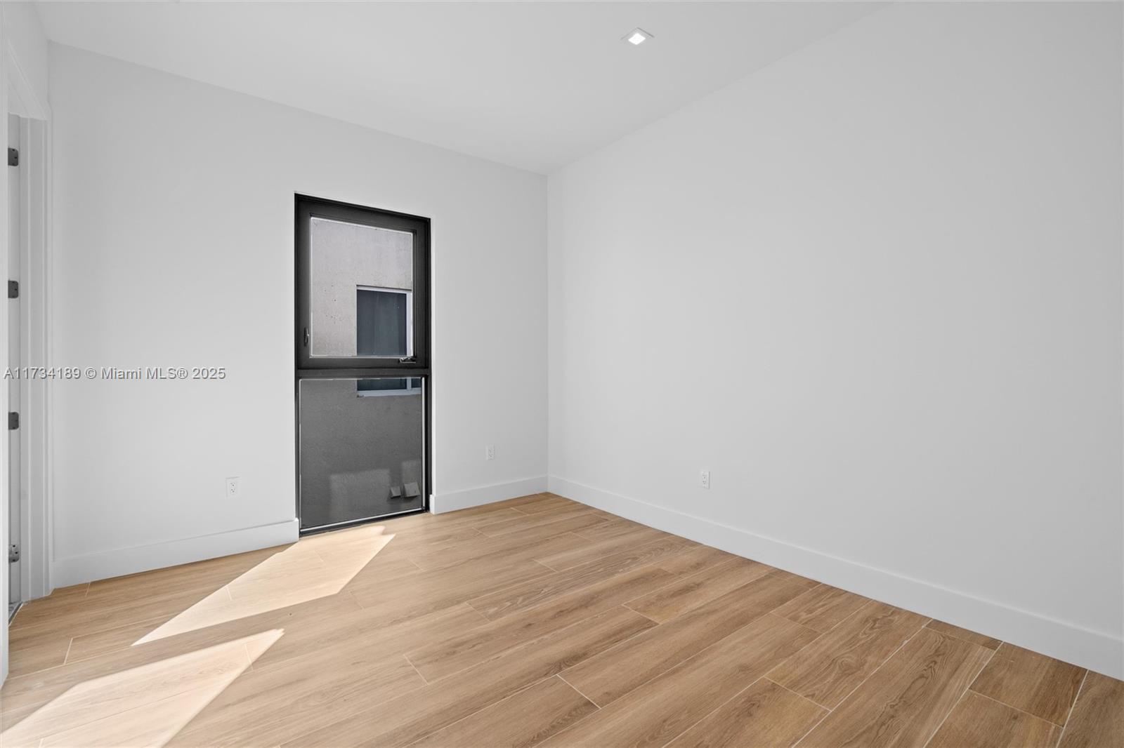 Listing Photo 16
