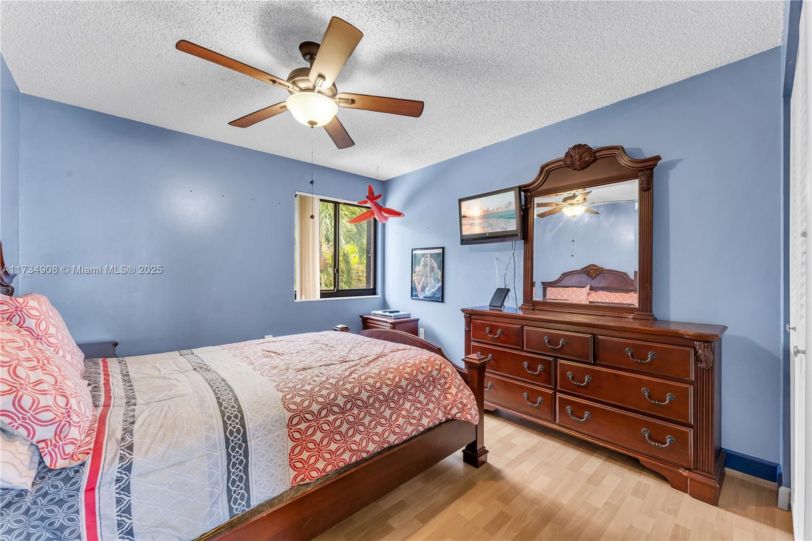 Listing Photo 10