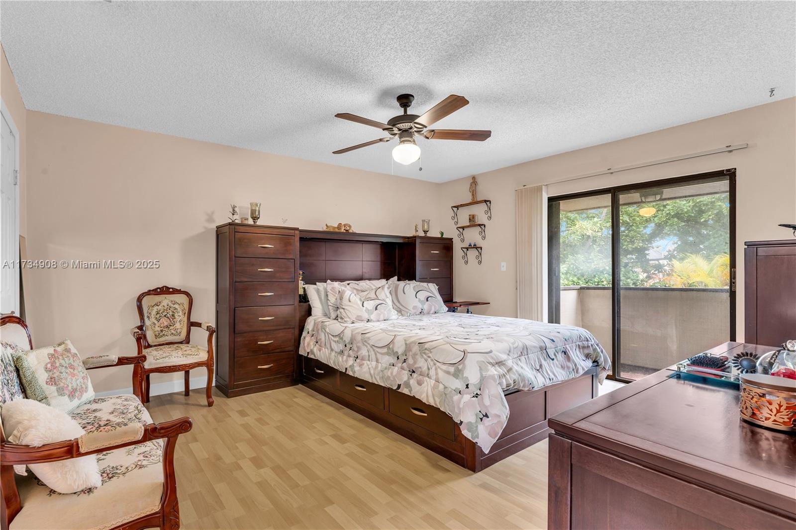 Listing Photo 12