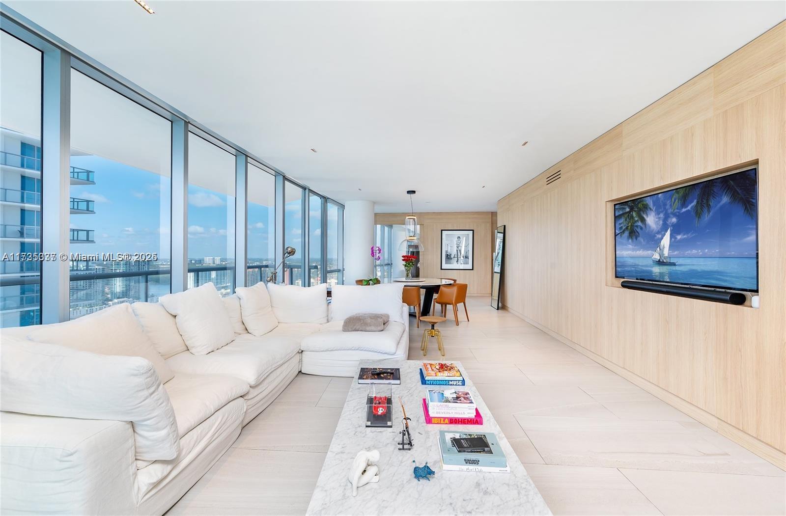 Apartamento à Venda em Sunny Isles Beach, FL