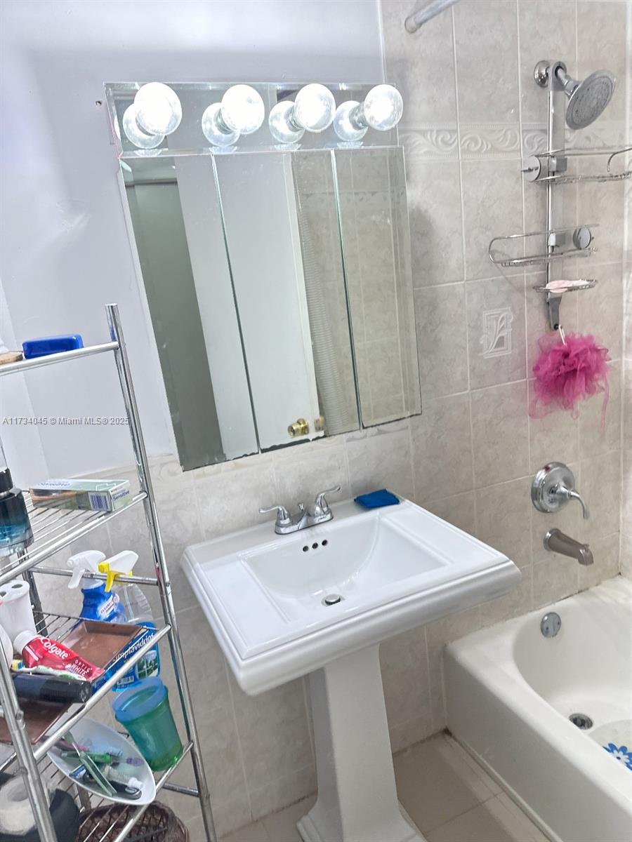 Listing Photo 12