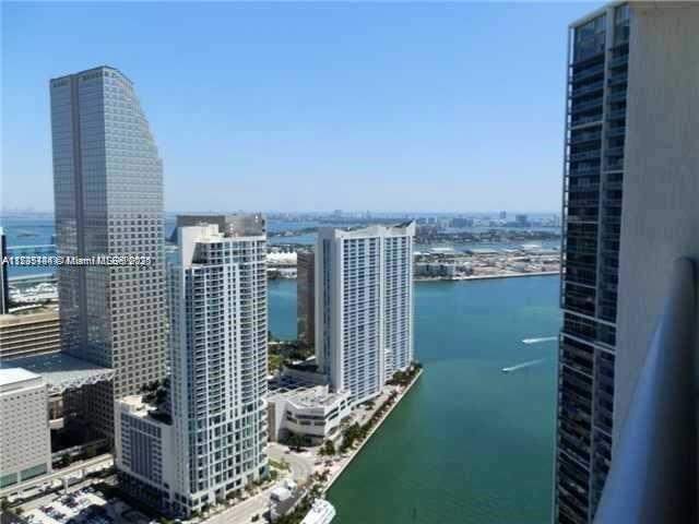 This bright and spacious 1-bedroom apartment offers beautiful views and is located in the prestigious Icon Brickell building. Enjoy plenty of natural light and a modern living space. Great location with convenient access to restaurants, shops, and more.

Don’t miss the opportunity to live in one of the most sought-after buildings in the area! 
*****NO SUBLETTING ALLOWED******.