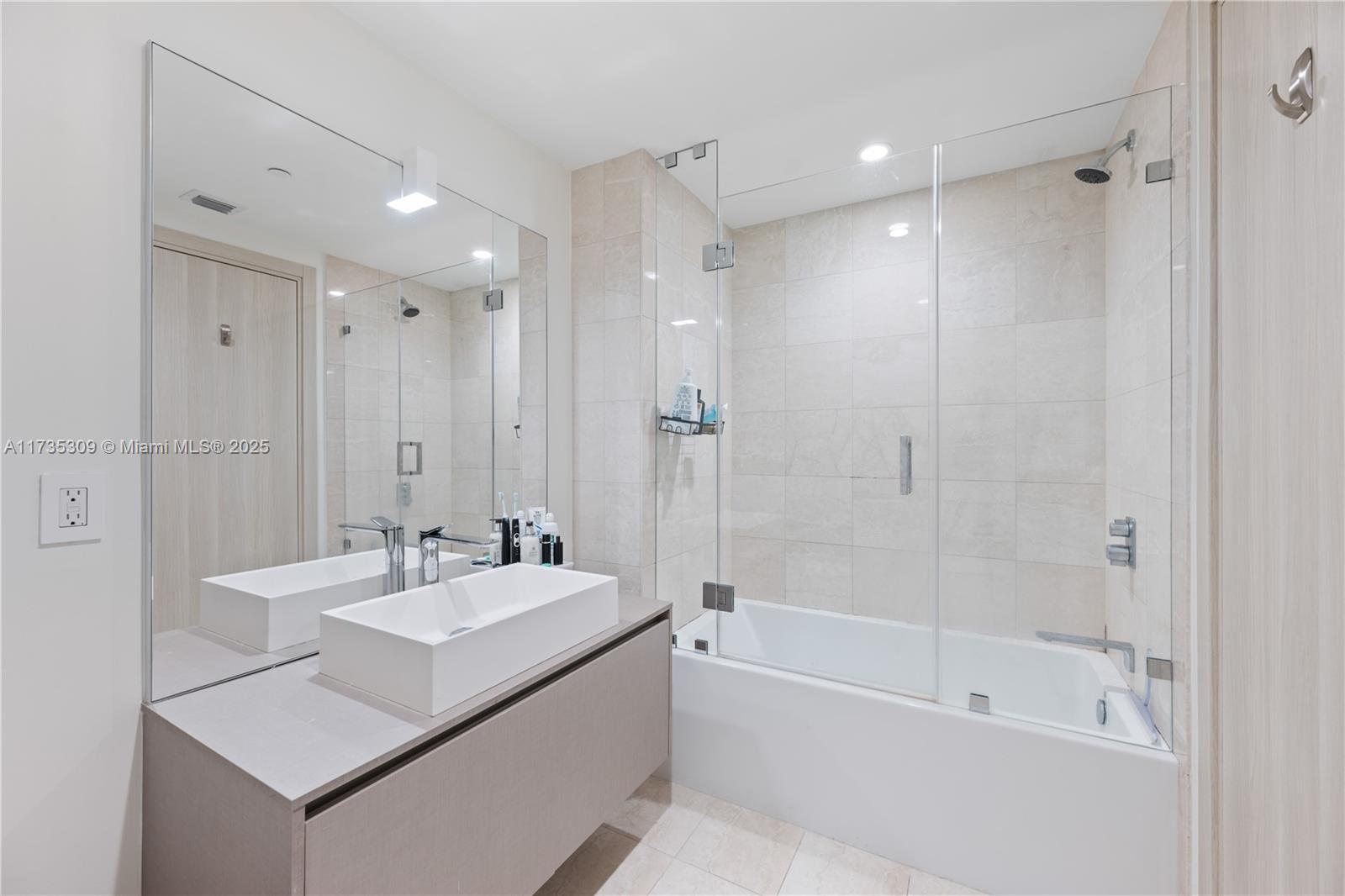 1000 Brickell Plz #3702, Miami FL 33131