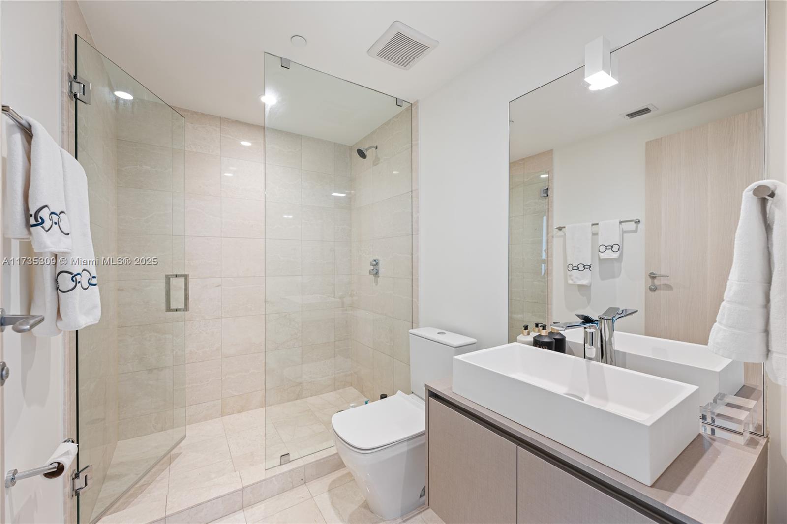 1000 Brickell Plz #3702, Miami FL 33131