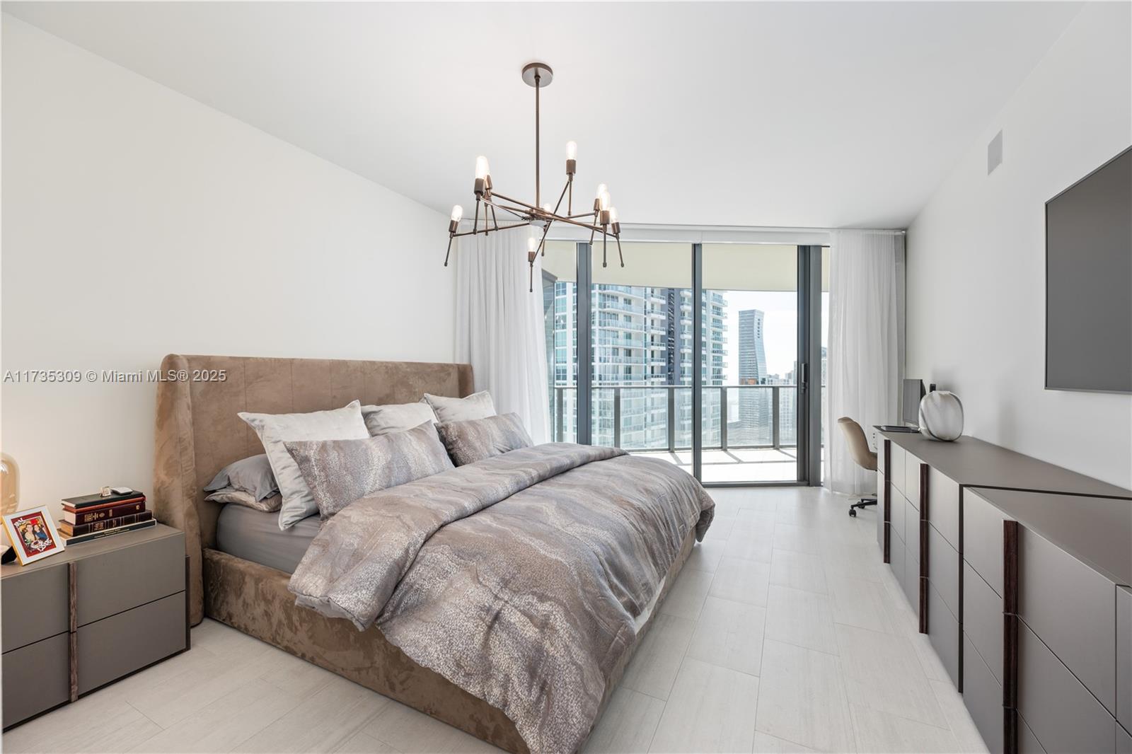1000 Brickell Plz #3702, Miami FL 33131