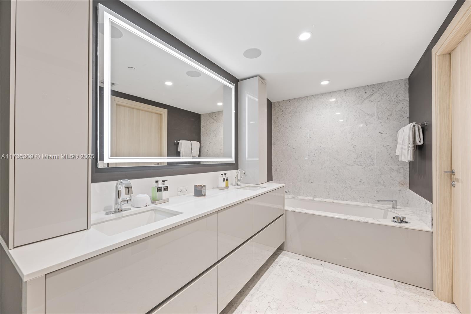 1000 Brickell Plz #3702, Miami FL 33131