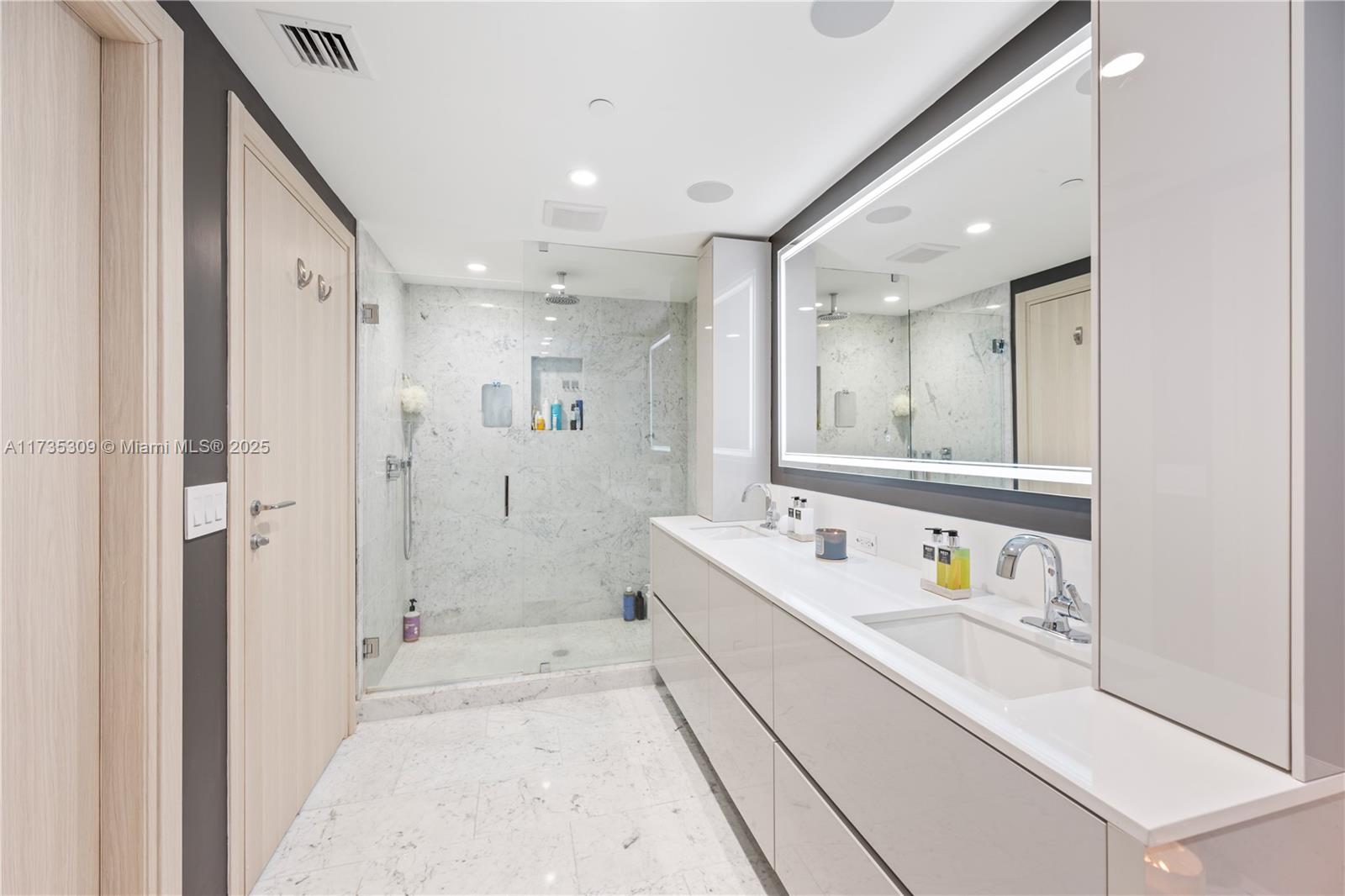1000 Brickell Plz #3702, Miami FL 33131