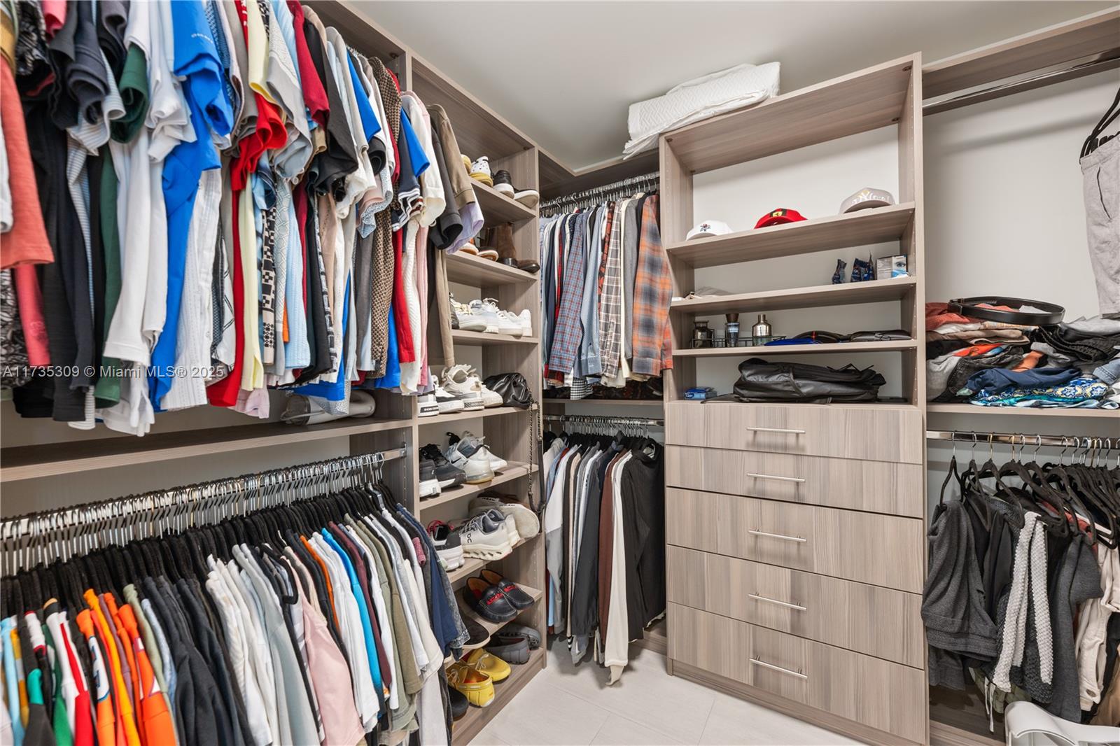 1000 Brickell Plz #3702, Miami FL 33131