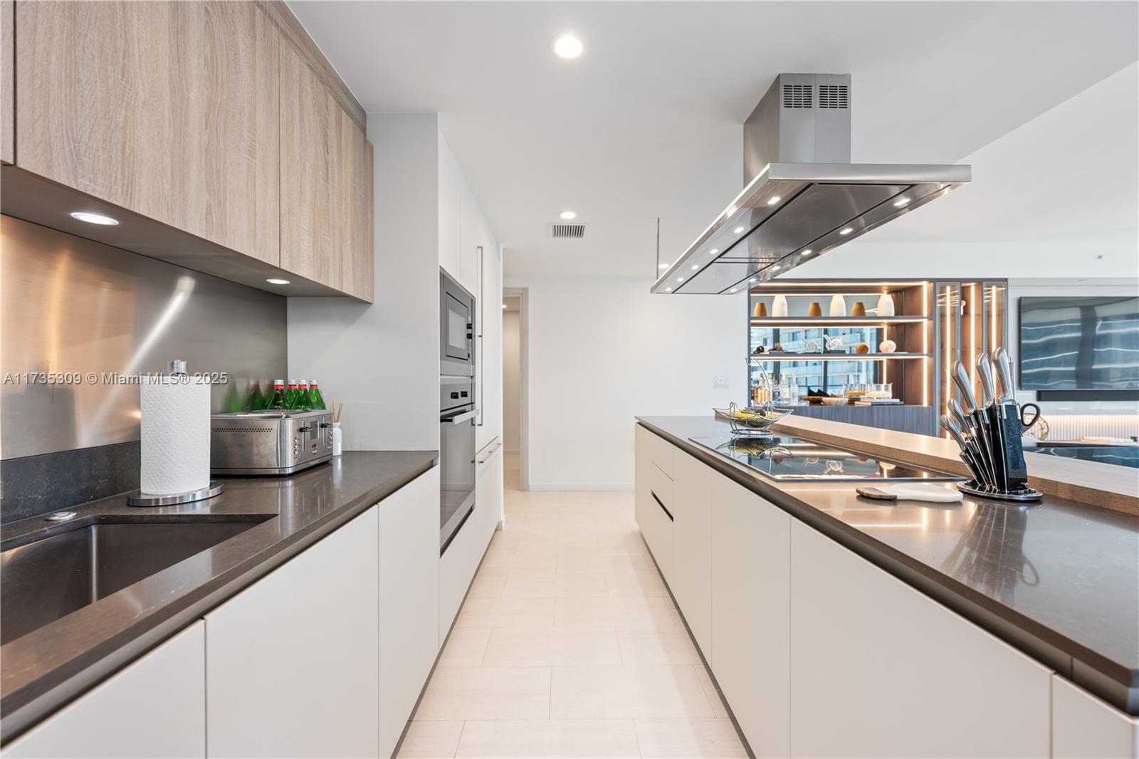 1000 Brickell Plz #3702, Miami FL 33131
