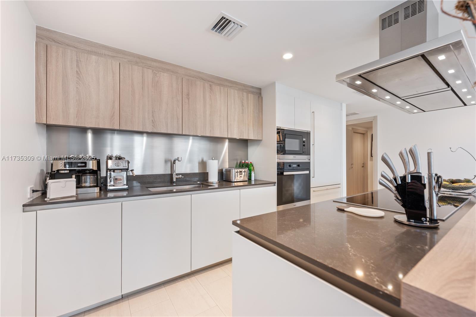 1000 Brickell Plz #3702, Miami FL 33131