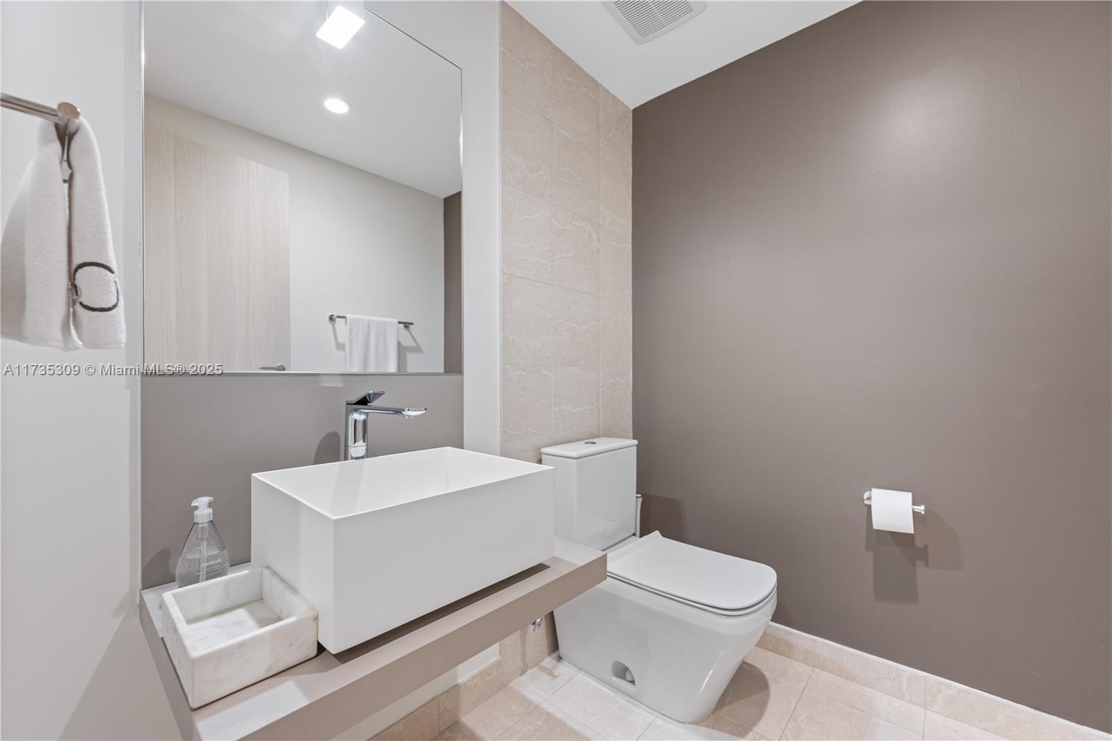1000 Brickell Plz #3702, Miami FL 33131