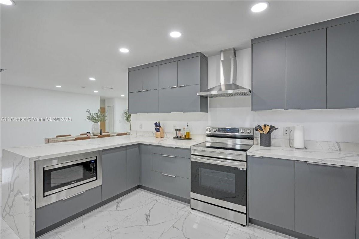 205 SE 3rd Ave, Dania Beach, Florida image 11