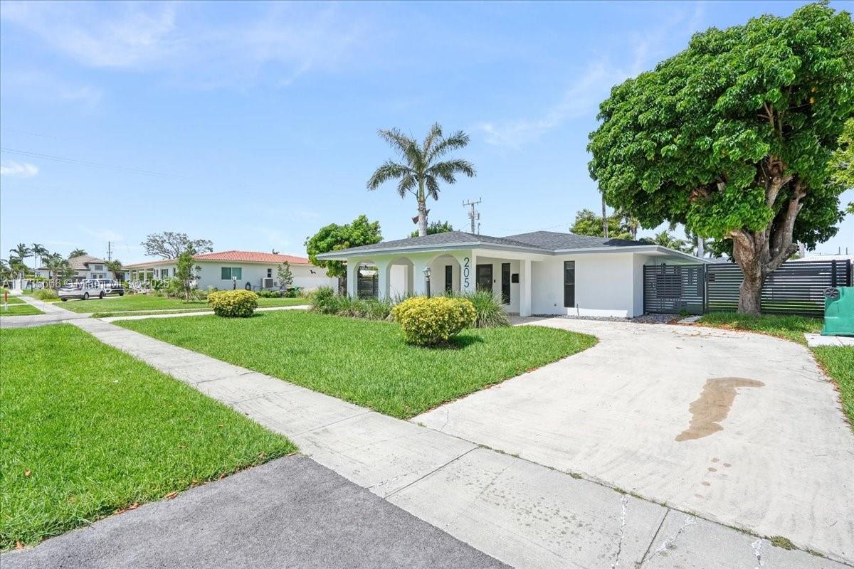 205 SE 3rd Ave, Dania Beach, Florida image 2