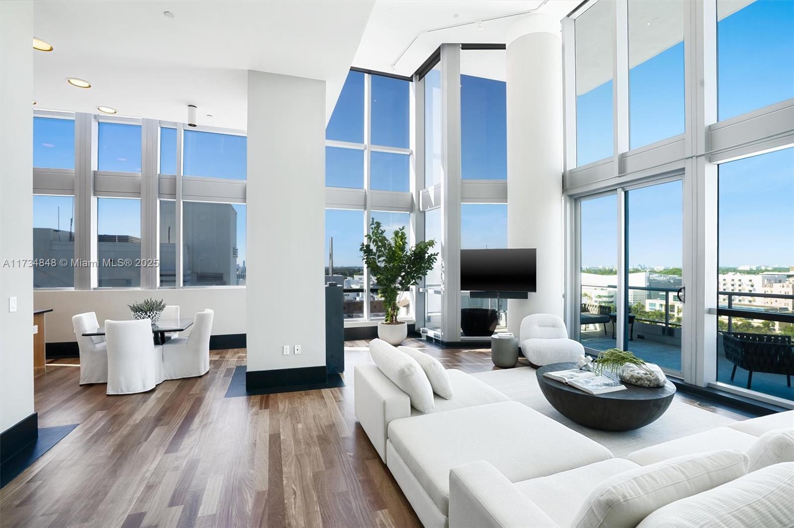 Apartamento à Venda em Miami Beach, FL