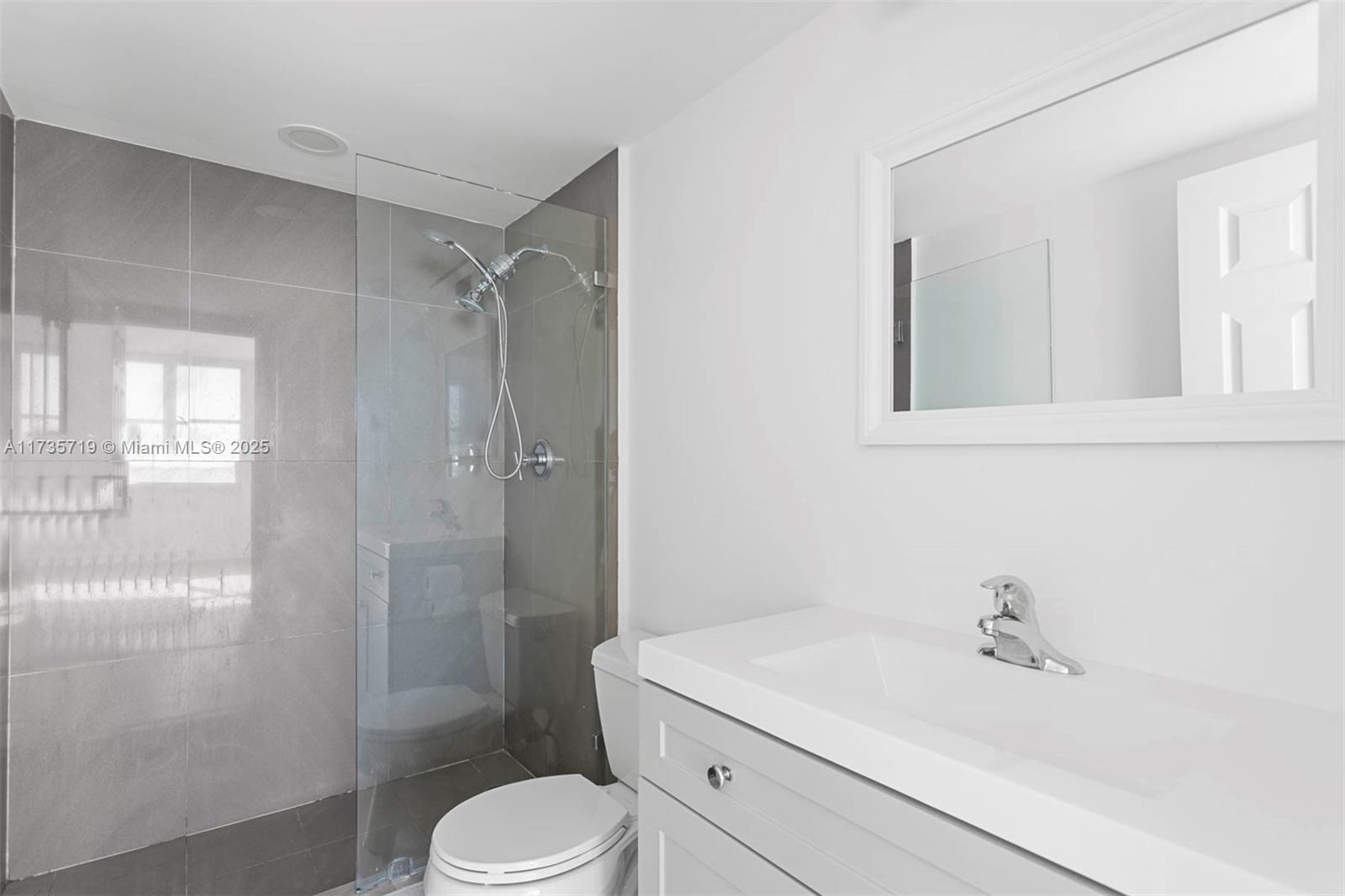 800 Claughton Island Dr #904, Miami FL 33131