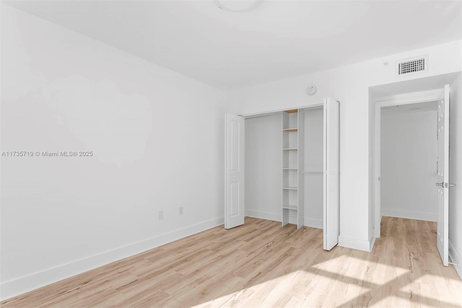 800 Claughton Island Dr #904, Miami FL 33131