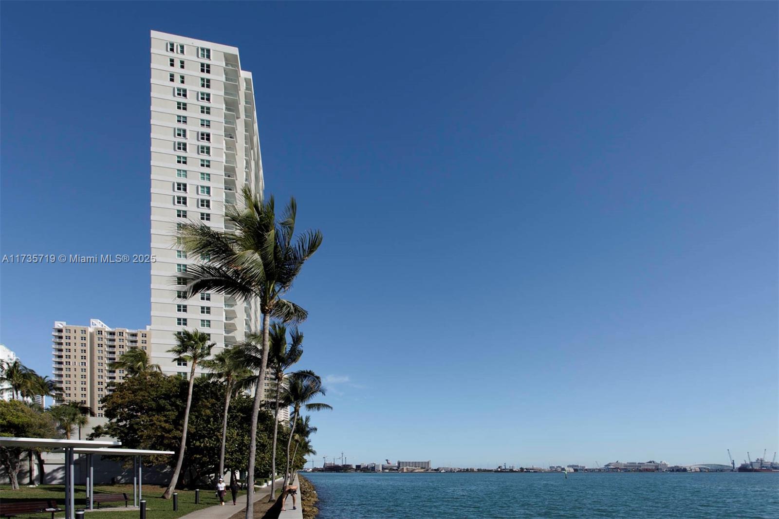 800 Claughton Island Dr #904, Miami FL 33131