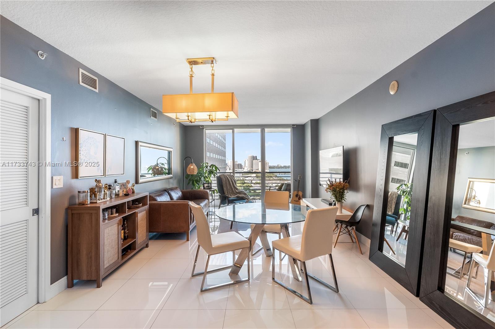 325 S Biscayne Blvd #2514, Miami FL 33131