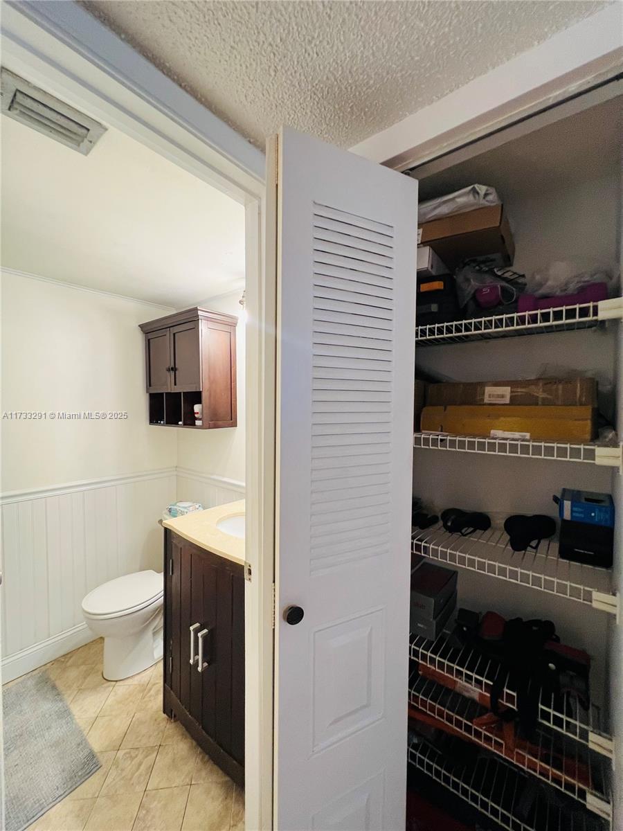 8592 W Sunrise Blvd #204, Plantation, Florida image 23