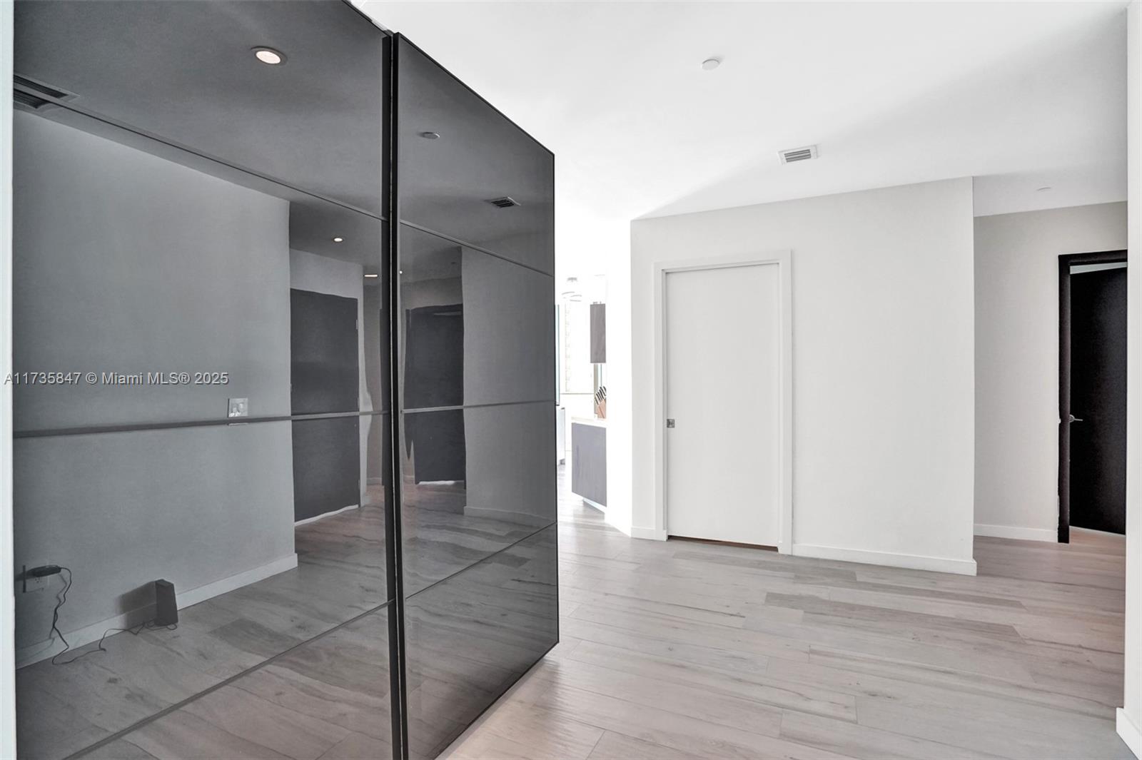 480 NE 31st St #1401, Miami FL 33137