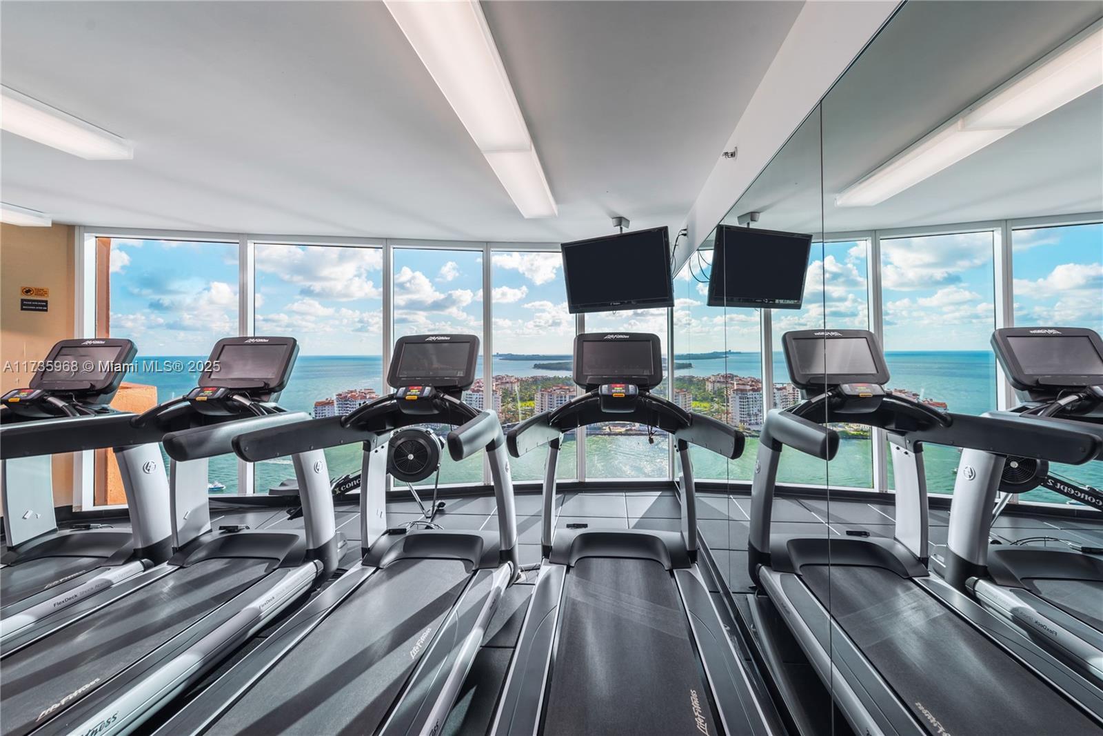 300 S Pointe Dr #705, Miami Beach FL 33139