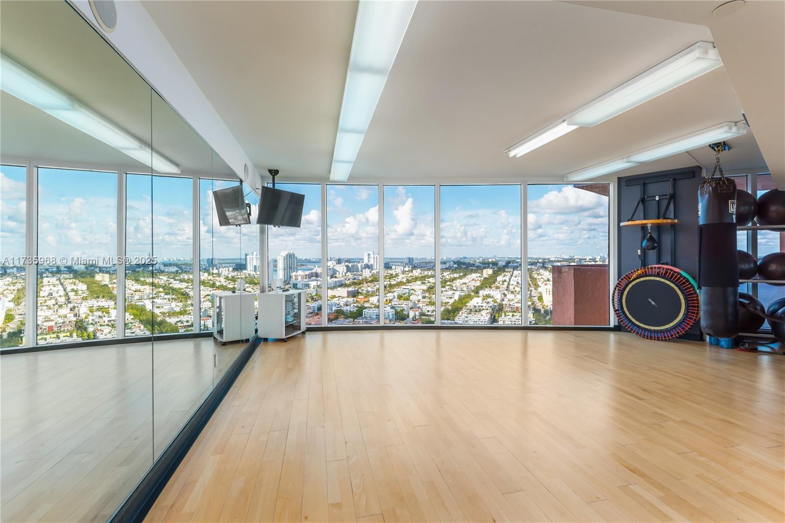 300 S Pointe Dr #705, Miami Beach FL 33139