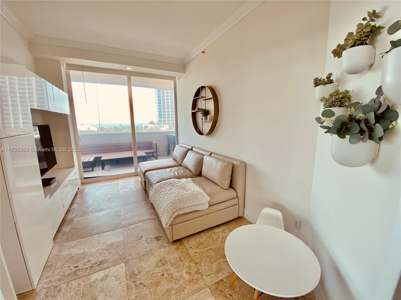 300 S Pointe Dr #705, Miami Beach FL 33139