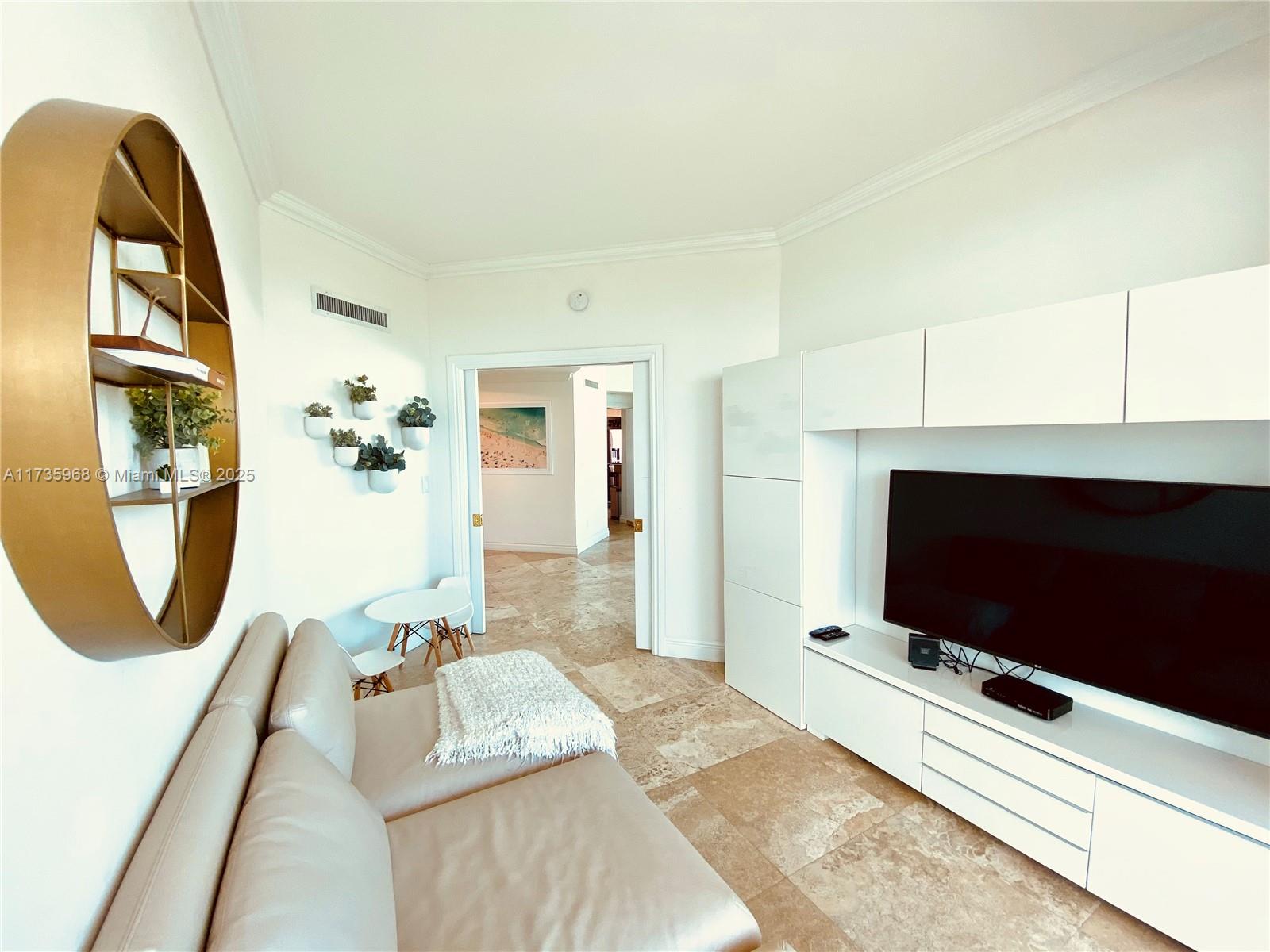 300 S Pointe Dr #705, Miami Beach FL 33139