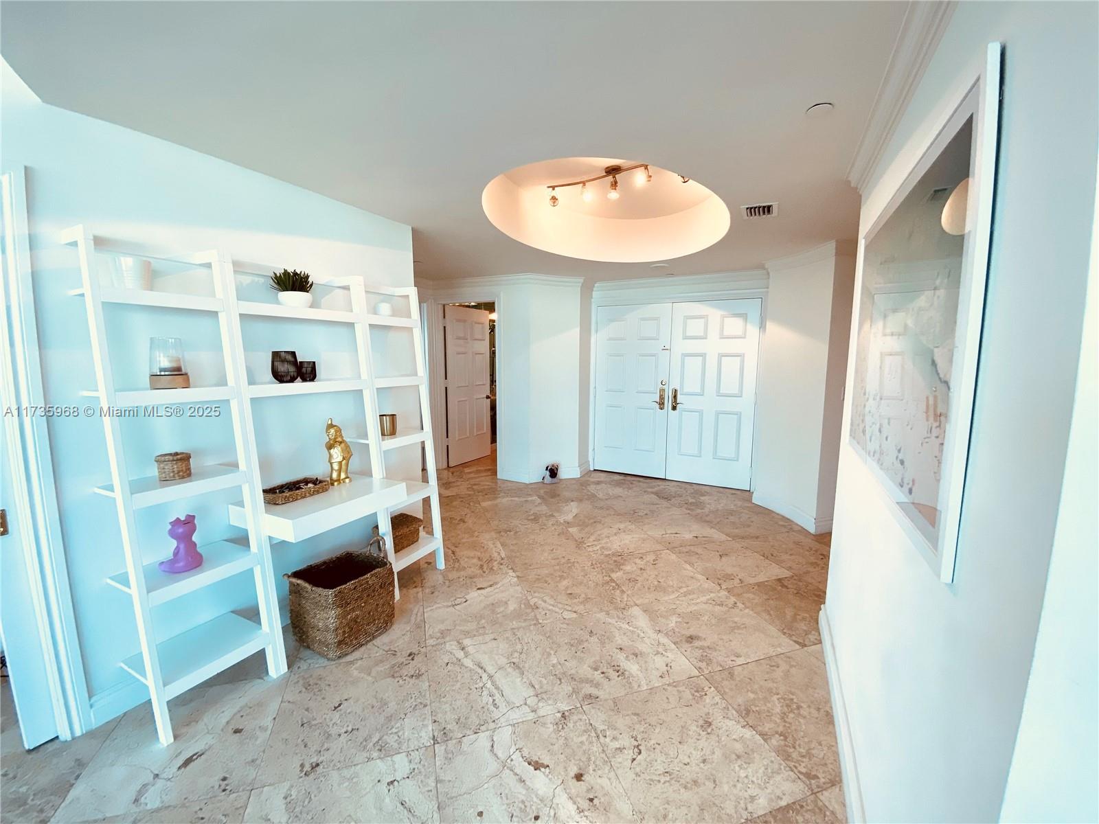 300 S Pointe Dr #705, Miami Beach FL 33139