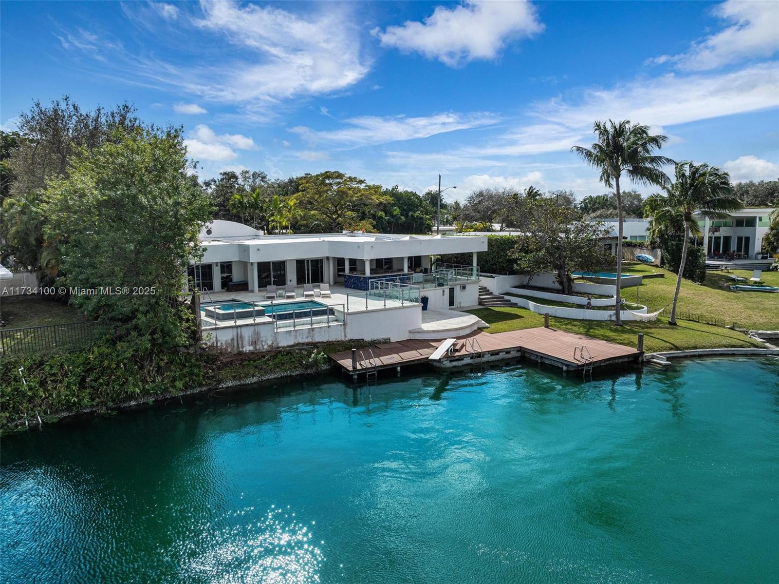 2091 NE 191st Dr, North Miami Beach, Florida image 2