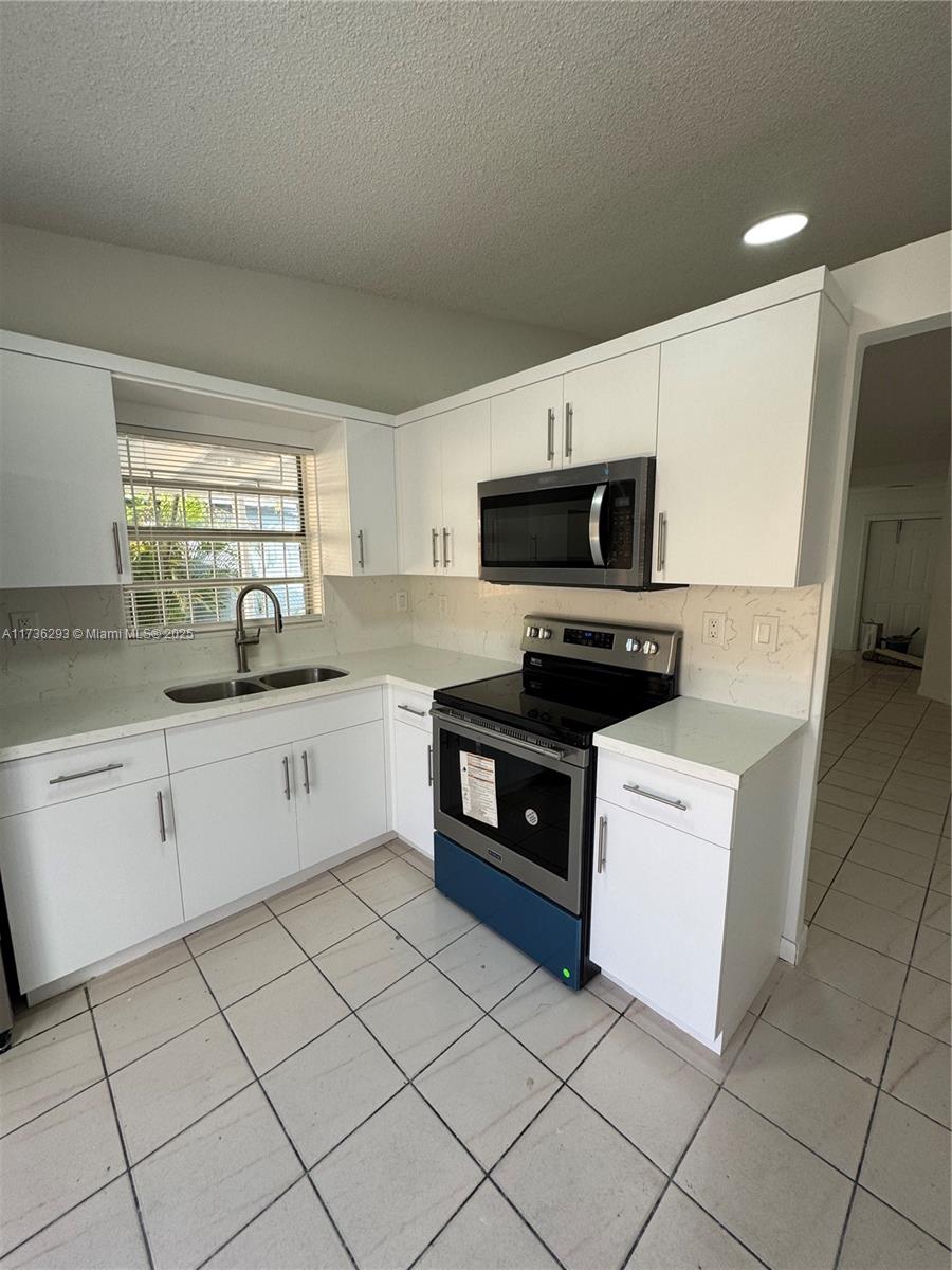 Residential, Hialeah, Florida image 5