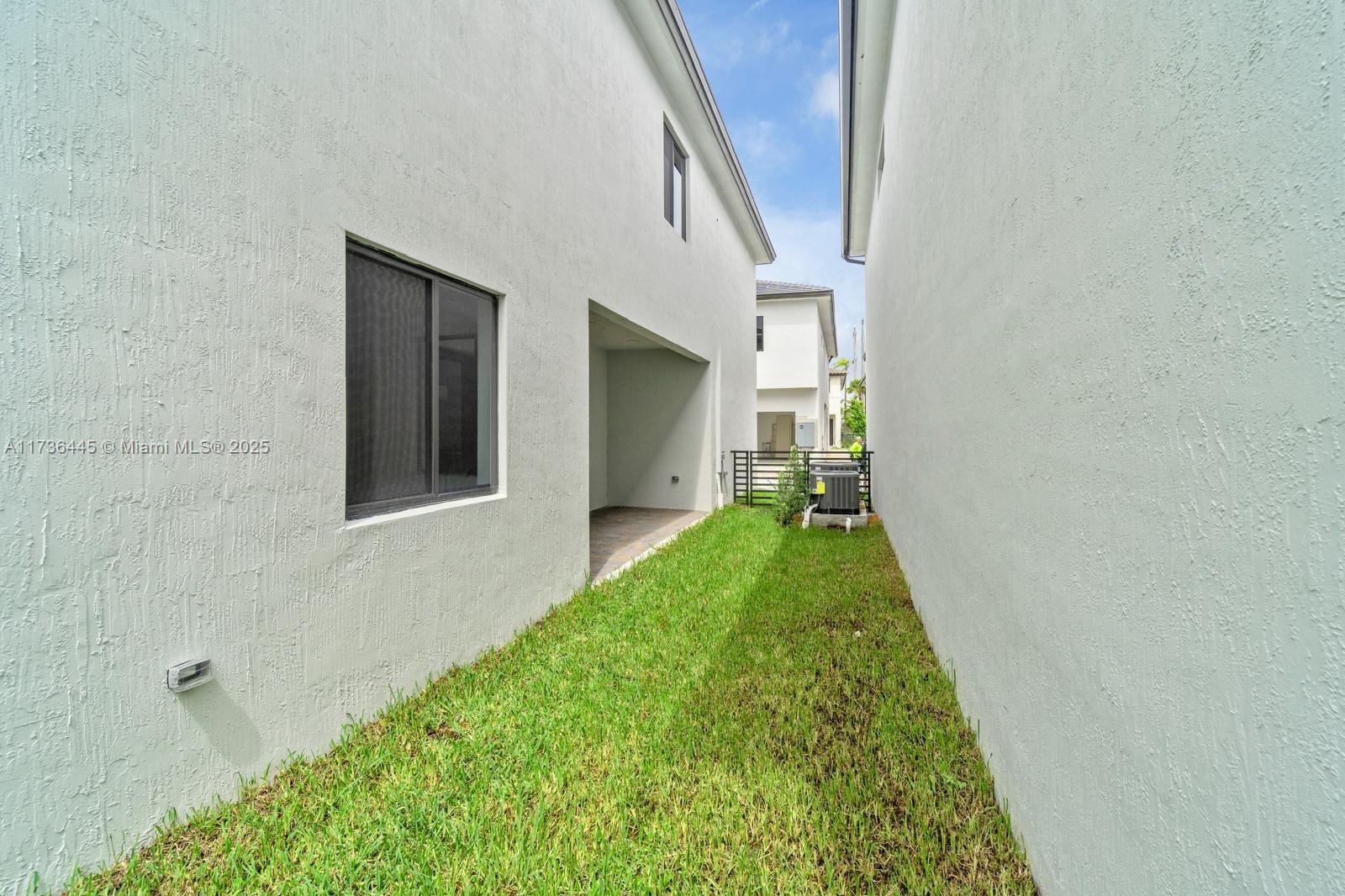 Listing Photo 12