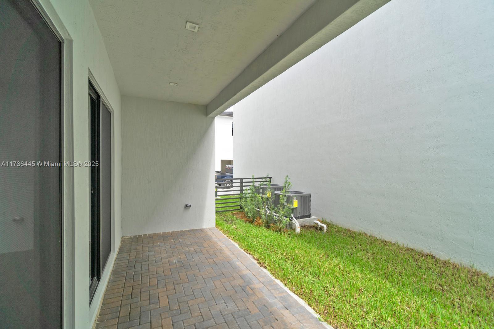 Listing Photo 14