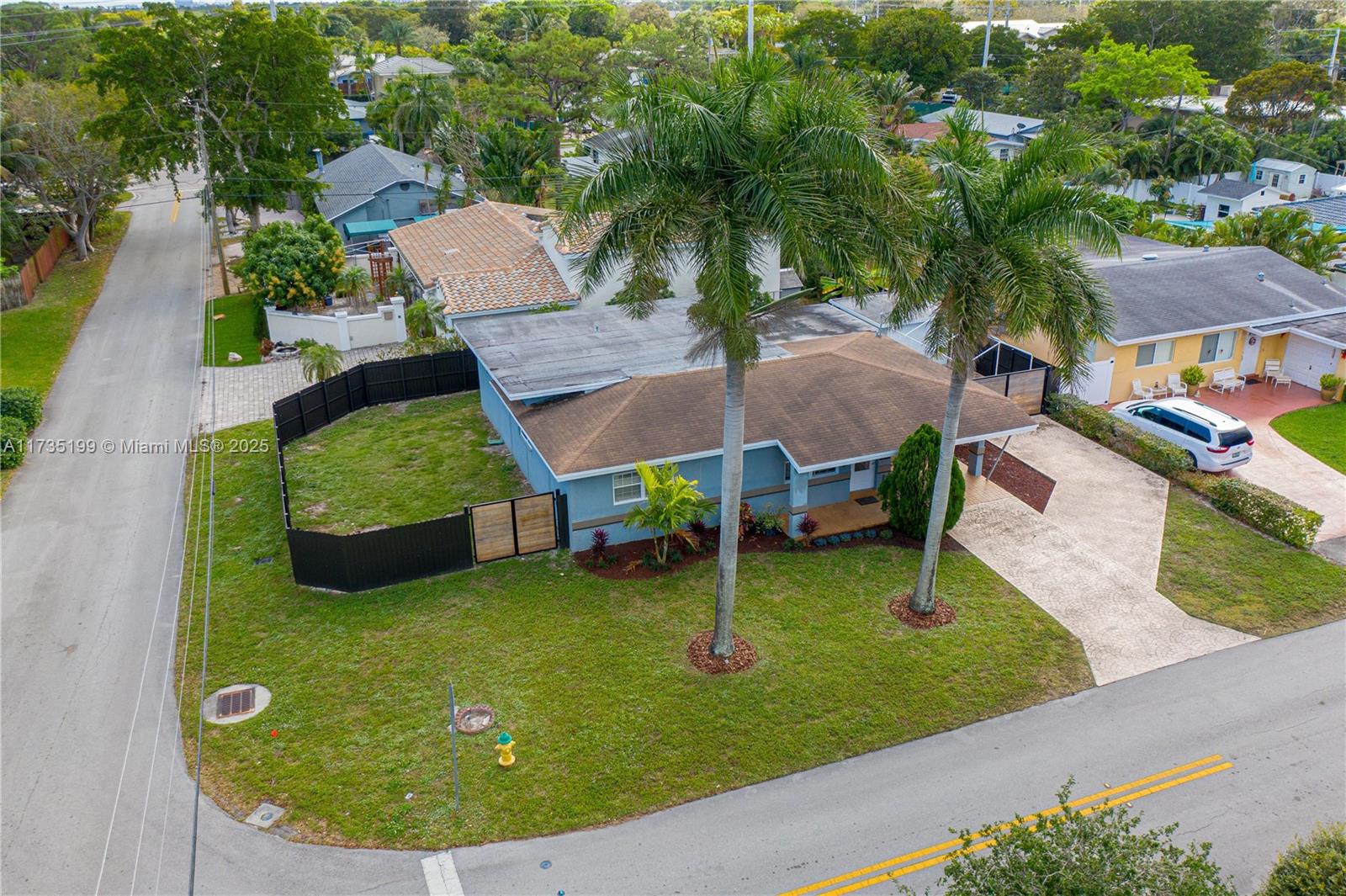 1498 NE 39th St, Oakland Park, Florida image 2
