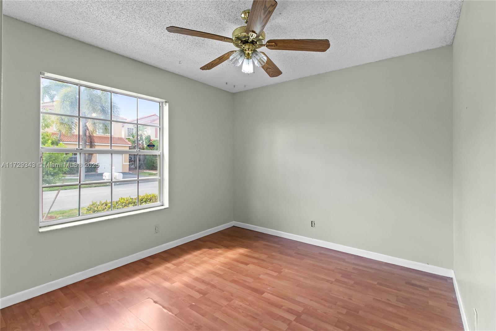 Listing Photo 11