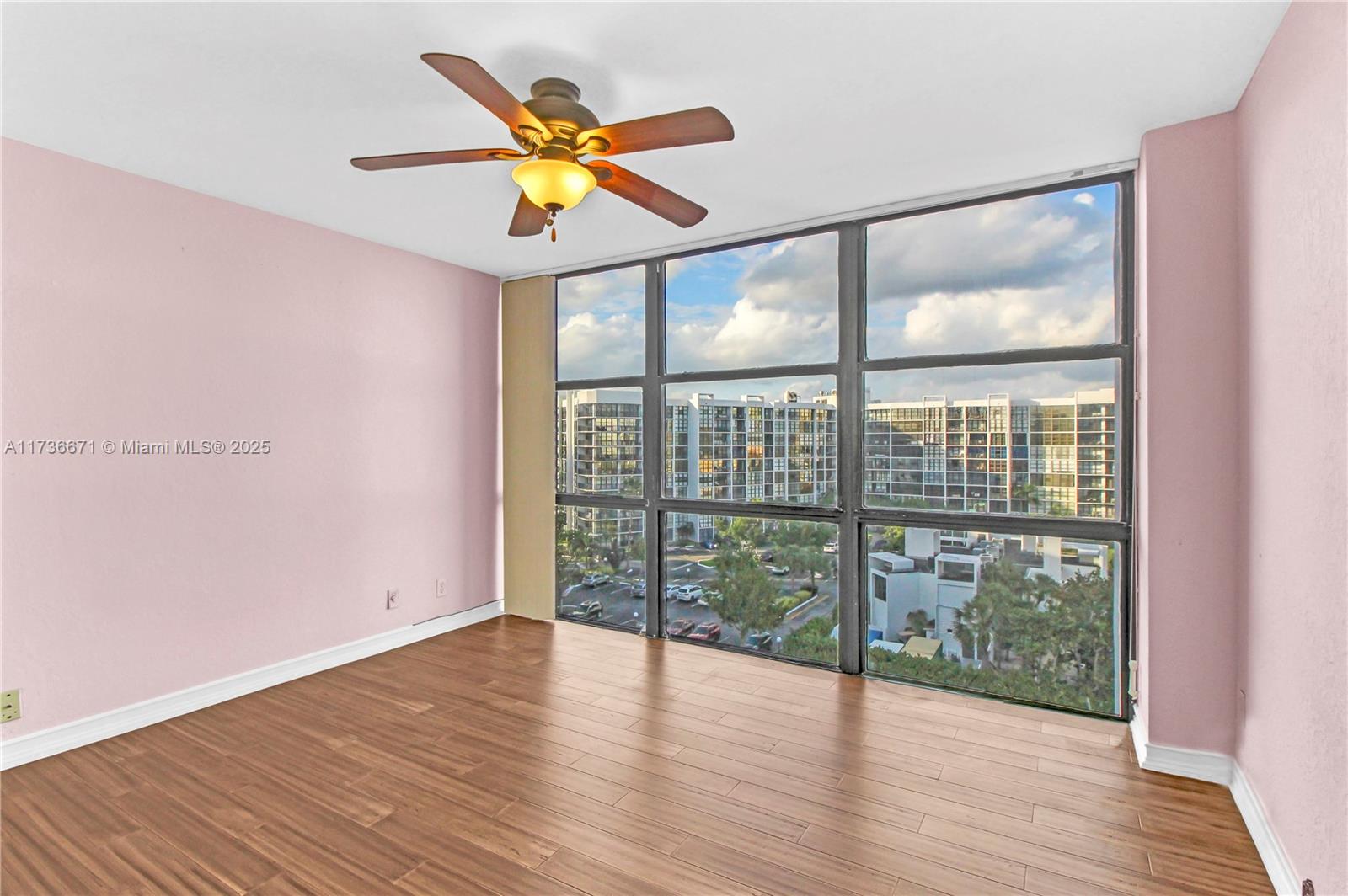 800 Parkview Dr #821, Hallandale Beach, Florida image 15