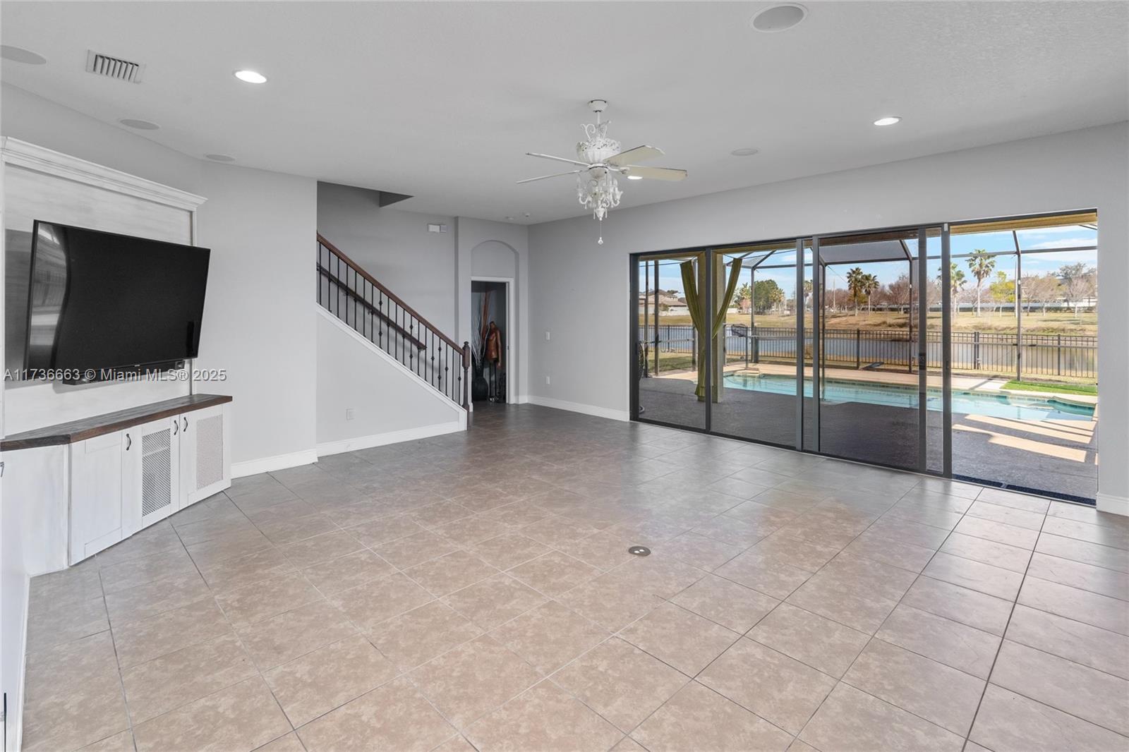 11436 Drifting Leaf Drive, Riverview, Florida image 3