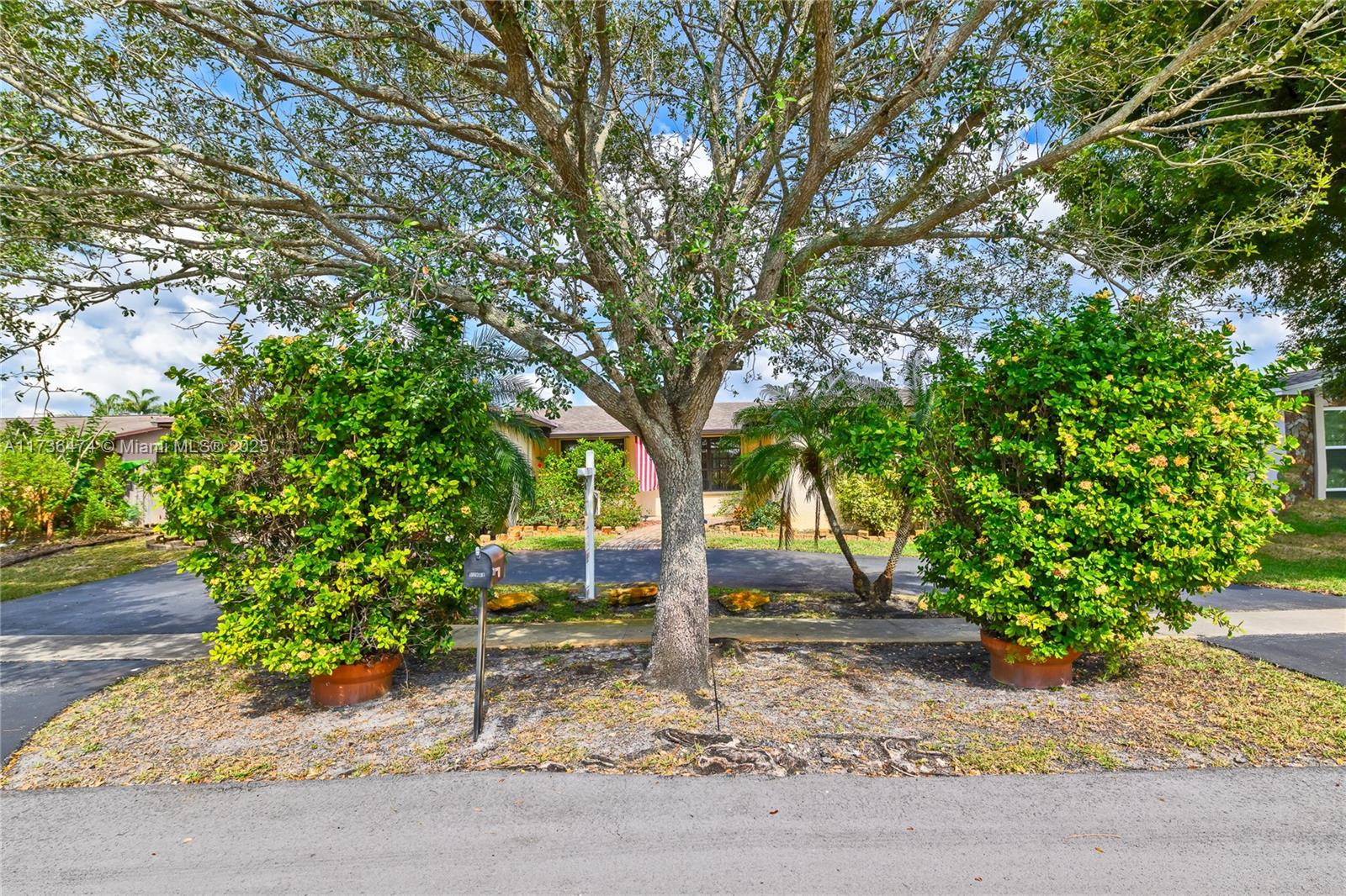 12001 NW 14th Ct, Pembroke Pines, Florida image 38