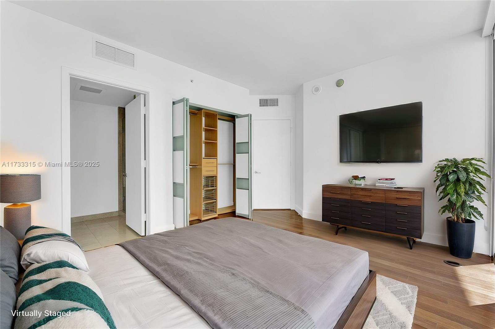 1331 Brickell Bay Dr #3807, Miami FL 33131