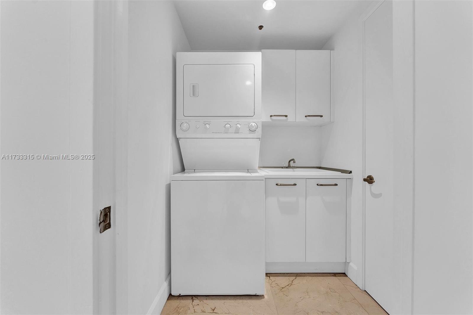 1331 Brickell Bay Dr #3807, Miami FL 33131