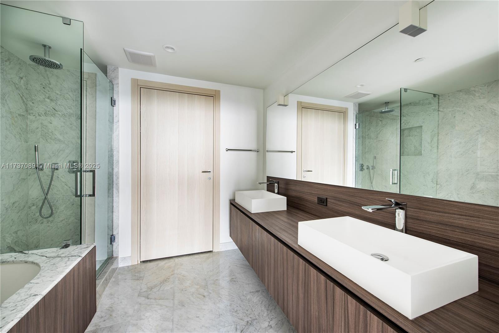 1000 Brickell Plz #2411, Miami FL 33131
