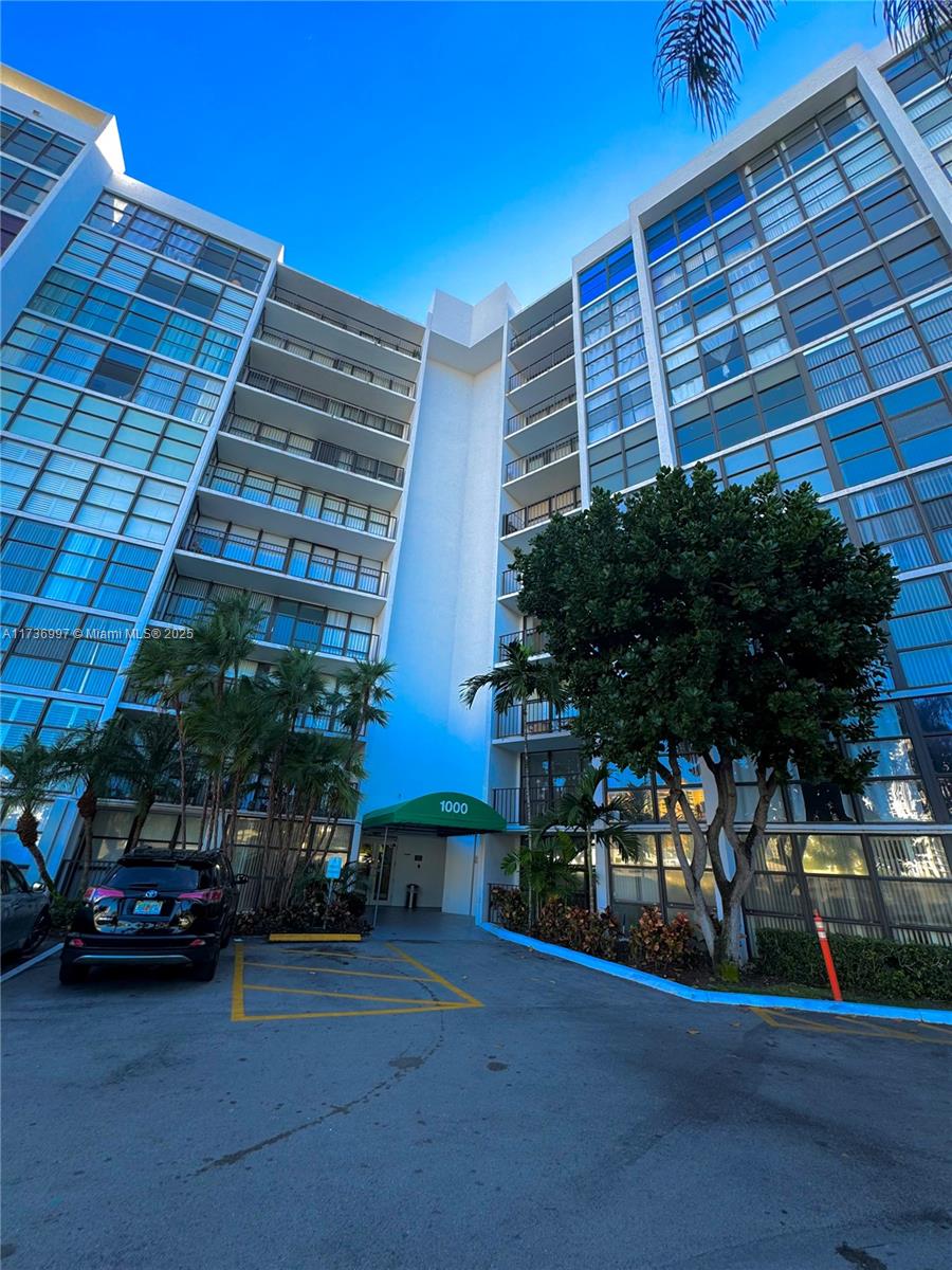 1000 Parkview Dr #202, Hallandale Beach, Florida image 3