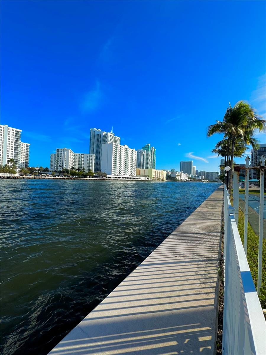 1000 Parkview Dr #202, Hallandale Beach, Florida image 8