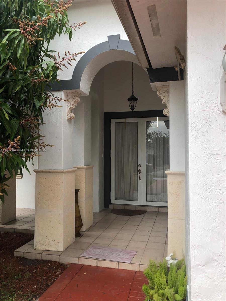 8767 NW 139th Ter, Miami Lakes, Florida image 2