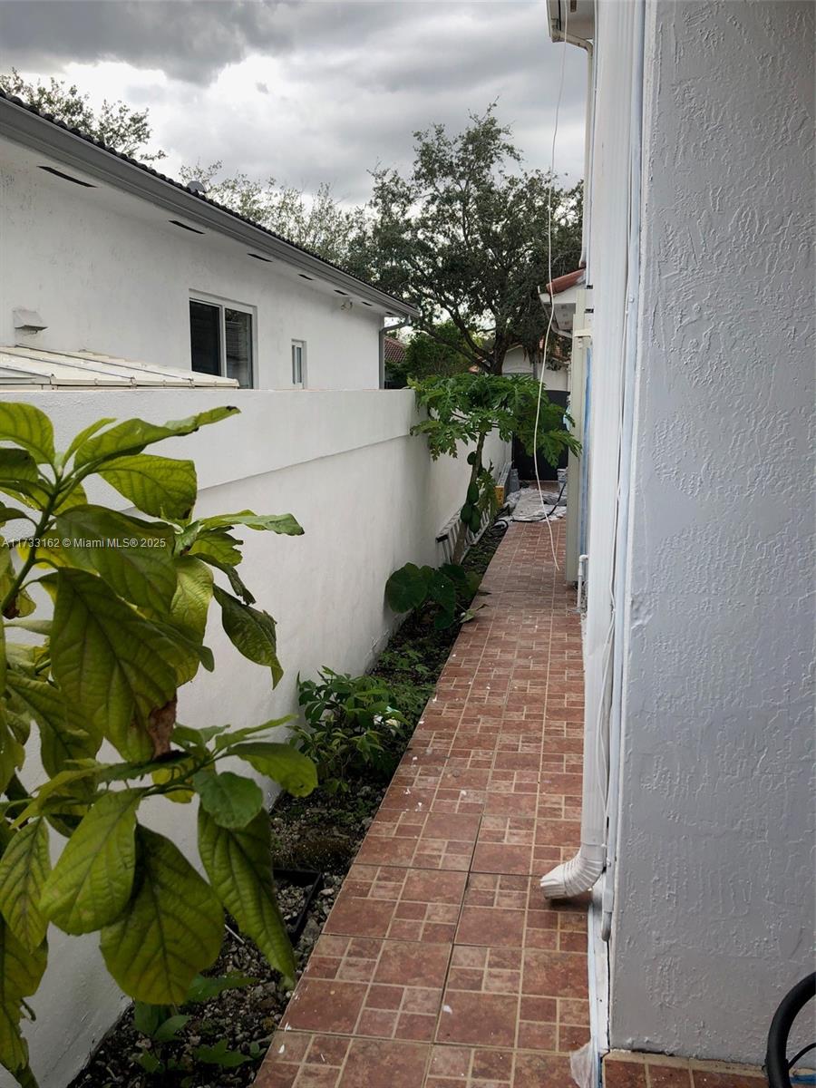 8767 NW 139th Ter, Miami Lakes, Florida image 5