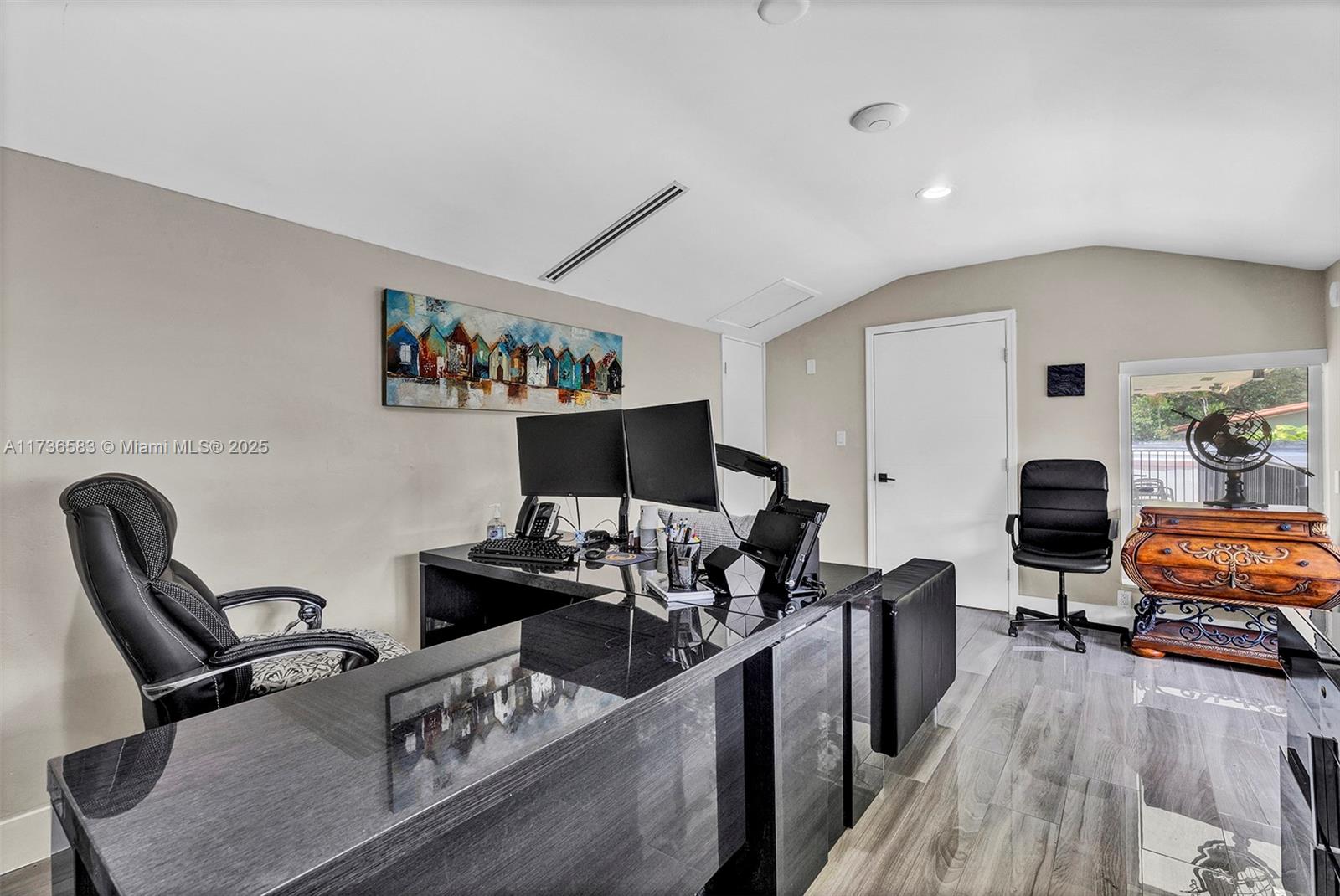 Listing Photo 11