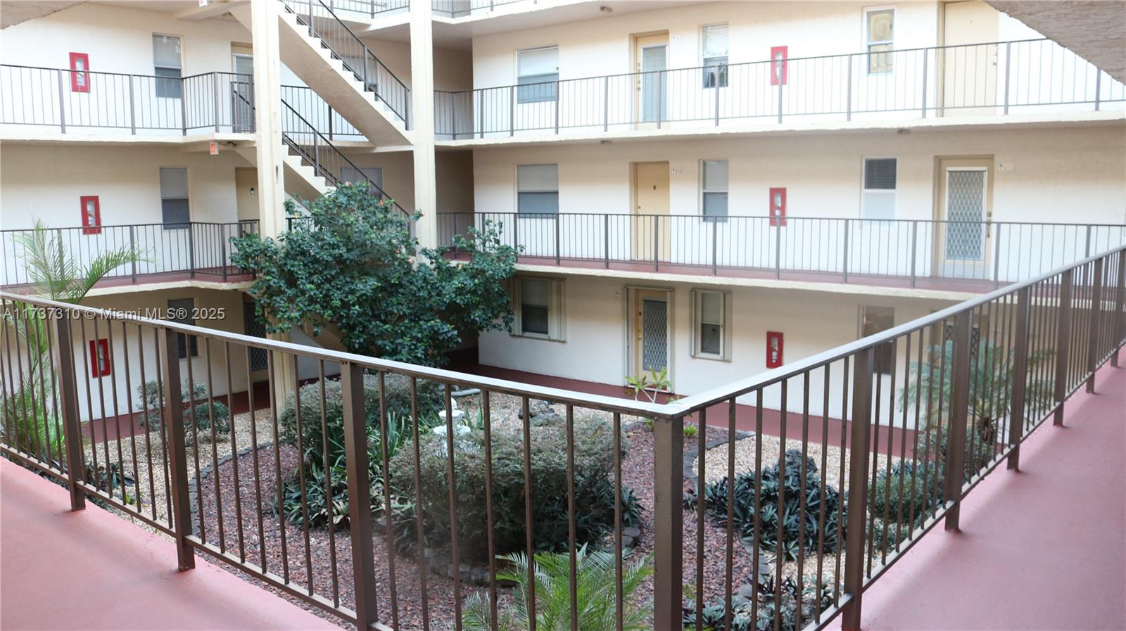 2801 Somerset Dr #212, Lauderdale Lakes, Florida image 1