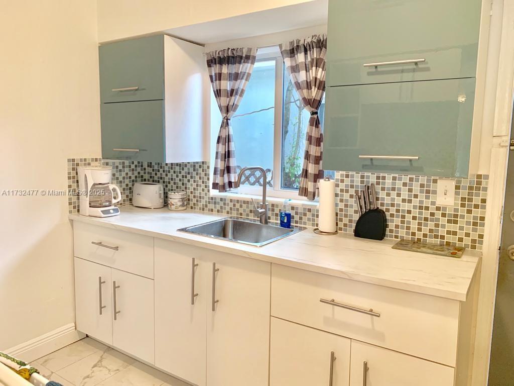 2 NE 45th St, Miami, Florida image 9
